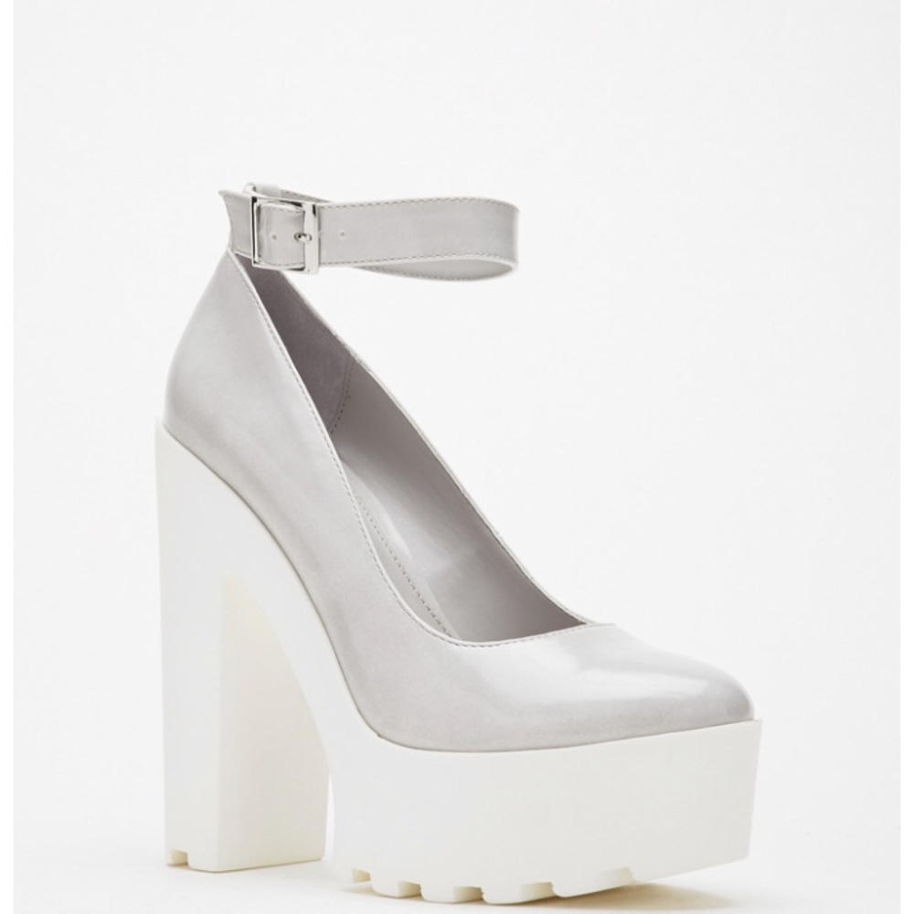 NWOT Forever 21 Lug Sole Platform Pumps Sz 6